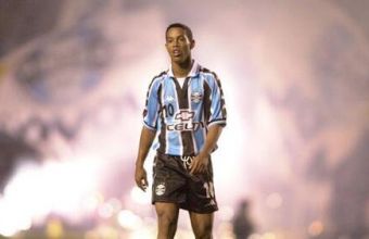 Младият Роналдиньо в Гремио. Годината е 1999-та. 