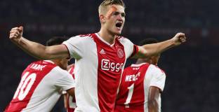 Дюгари: За Де Лигт значение имат само парите