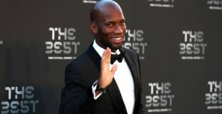 Дрогба ще получи награда от президента на УЕФА