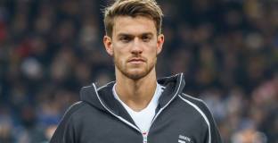 Арсенал ще търси защитник заради травмата на Чембърс