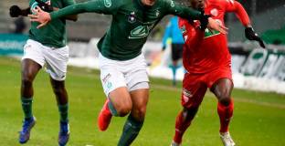 Тотнъм се опитва да отмъкне защитник под носа на Арсенал