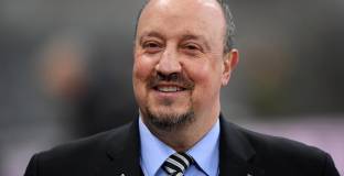 Нюкасъл може да покани топ-треньор