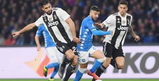 Старата госпожа докосва титлата