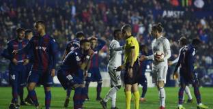 Реал открадна победата във Валенсия с две дузпи