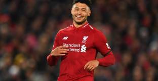 Карагър: Защо Окс не се пробва в защитата?