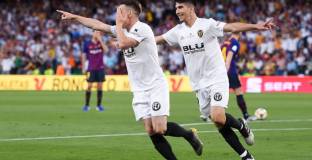 Валенсия вдигна Купата след успех над Барселона (видео)