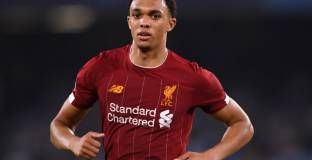 Юнайтед пожизнено наказа фен-расист 