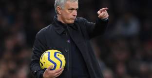 Моуриньо няма да купува Фелайни и Джеко