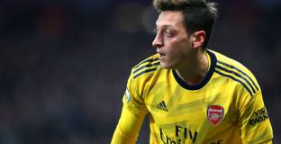 В Китай показаха мач на Арсенал, но без Йозил