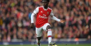 Арсенал продължи със Сака