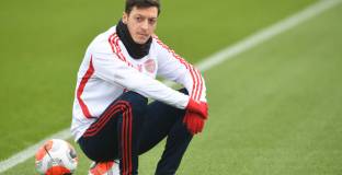 Йозил остава единствен, който се отказа от намаление на заплатата