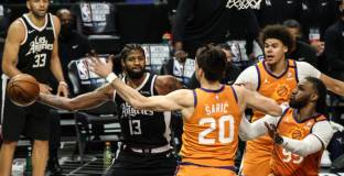 Клипърс постигна първа победа над Финикс