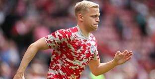 Барса може да наеме Ван де Бек