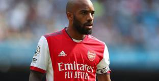  Арсенал все още не е предложил договор на Лаказет