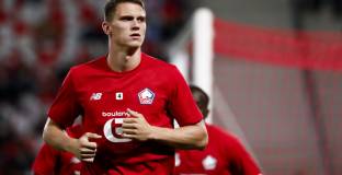  Милан продължава преговорите за Ботман