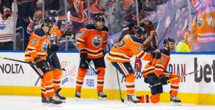 Калгари загуби от Уинипег, Едмънтън победи Вегас