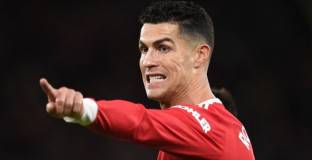 Инс: Защо дават лентата на Роналдо?