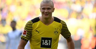 Дортмунд: Една клауза спря Холанд за Ман Юнайтед