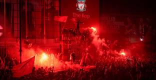 Полицията арестува 10 човека по време на празненствата в Ливърпул