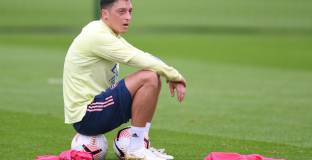 Ювентус не се интересува от Йозил