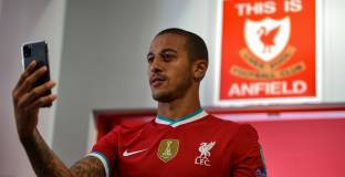 Карагър обясни какво ще даде Алкантара на Ливърпул