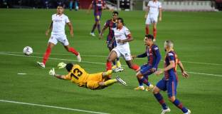 Барса стигна само до точка срещу Севиля