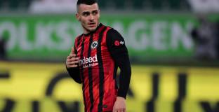  Рома се интересува от халф на Айнтрахт 