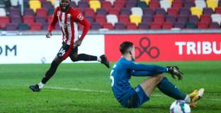 Брентфорд е първият полуфиналист в Купата на Лигата