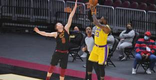 Далас с втора поредна загуба, победи на Лейкърс и Денвър