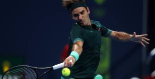 Федерер се завърна с победа