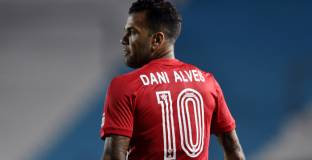 Алвеш ще се върне към футбола през 2022 г. 