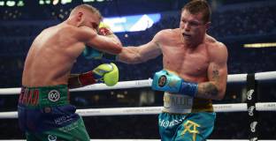 Канело победи Сондърс