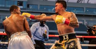 Диас победи Фортуна за временната титла в WBC