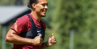 Ван Дайк може да се завърне към игра в четвъртък