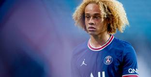 Симонс изпълнил дузпата, защото опитните играчи отказали