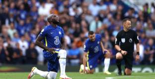  Лукаку се усъмни в колениченето преди мачовете