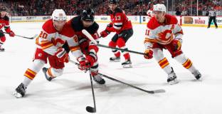 Колорадо загуби от Вегас, победи за Калгари и Уинипег