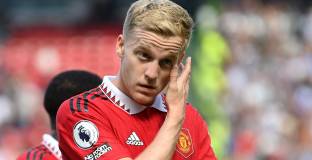 Хаг: Няма смисъл да продавам Ван де Бек