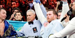 Издигнаха статуя на Саул Алварес 