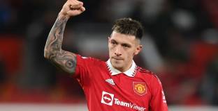 Лисандро донесе нова победа на Ман Юнайтед