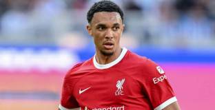 Александър-Арнолд получи контузия