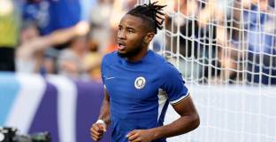 Дузпи пратиха Челси през Нюкасъл на полуфинал