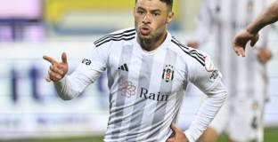 Шефилд Юнайтед отправи оферта за Окслейд-Чембърлейн  