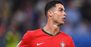 Роналдо с гол номер 900 при победа на Португалия, Испания с реми срещу Сърбия