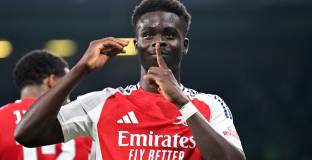 Сака се завърна с гол и победа