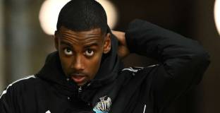 Рууни критикува Исак за поведението му