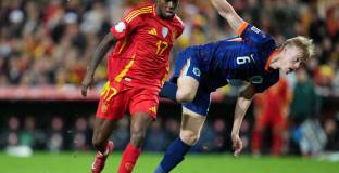 Драма с дузпи реши - Испания триумфира срещу Нидерландия