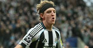 Нюкасъл - Бенфика 3:0 