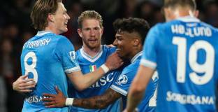 Наполи разгроми Кремонезе и отложи титлата на Интер (видео)