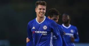 Челси продължи с Ван Гинкел